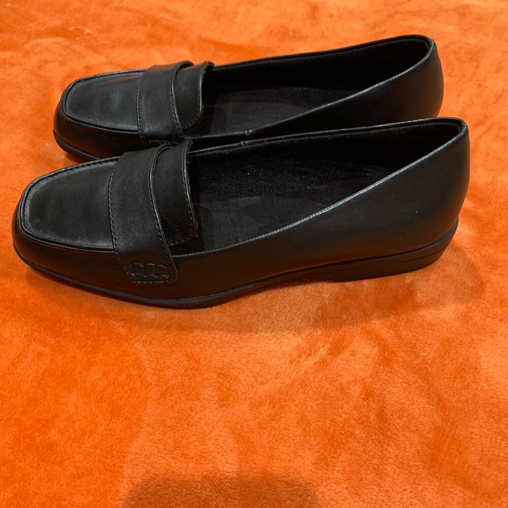 Women's Black Leather Loafers, Size 9.5W (NEW) - Picture 3 of 6